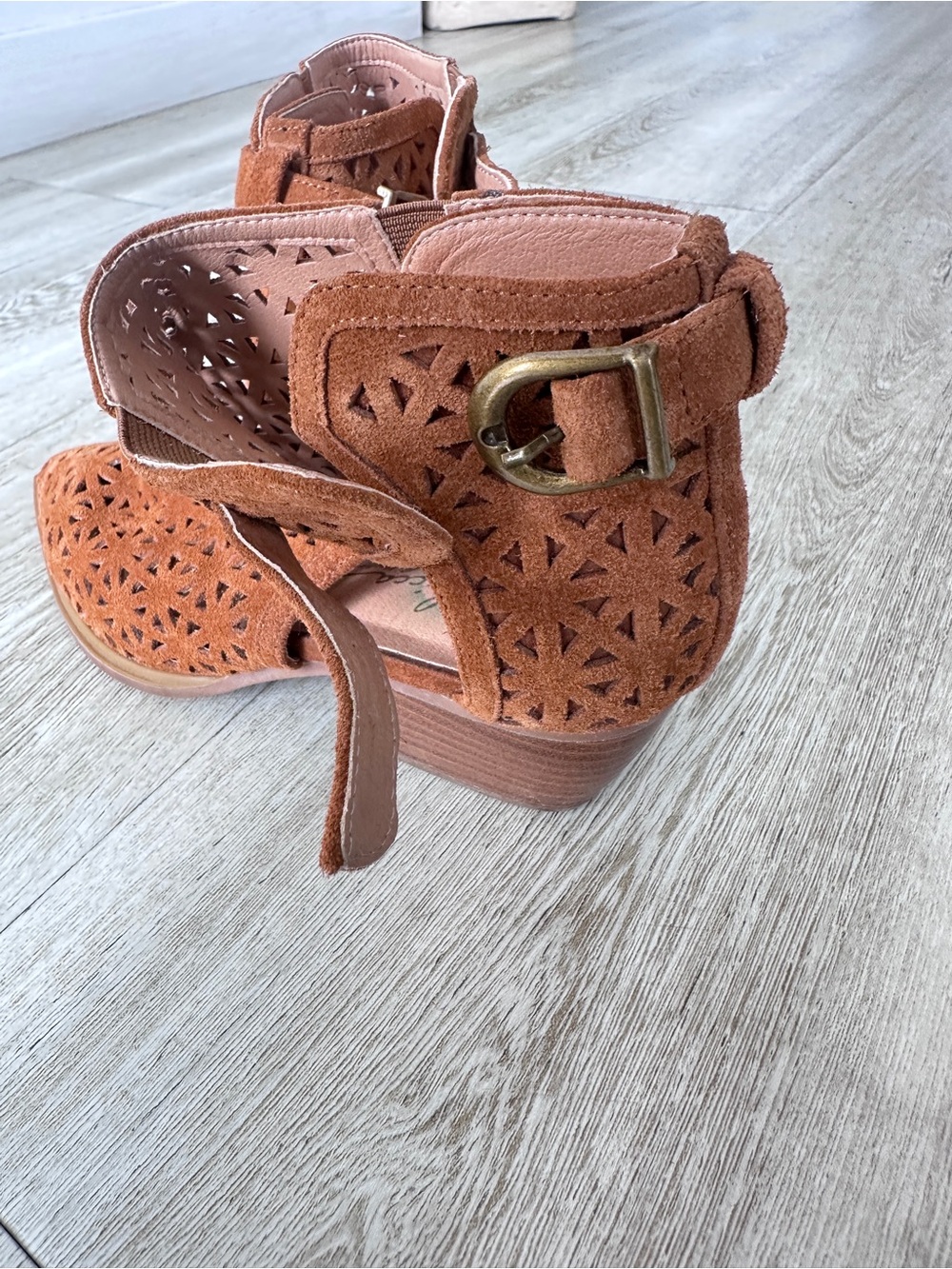 Sbicca Vintage Collection Suede Laser Cut Ankle Botties 8 - Picture 11 of 16